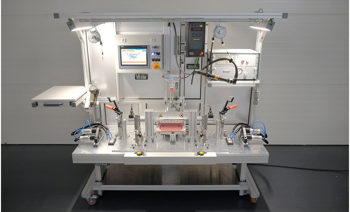 Test and assembly table for exhaust systems, incl. leak test
