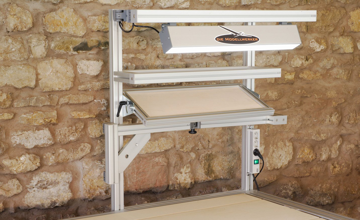 [Translate to English:] LED-Beleuchtung, klapp- und schwenkbar